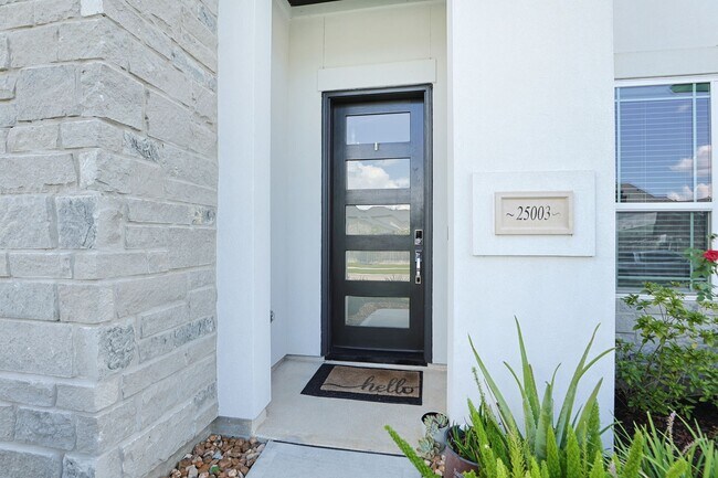 Foto del edificio - 25003 Rainflower Creek Ln