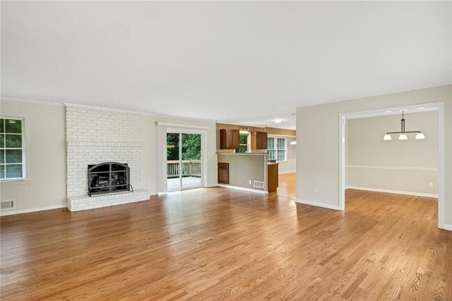 Building Photo - 2792 Fontainebleau Dr