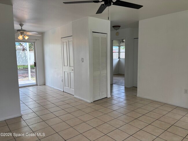 Foto del edificio - 2376 Dakota Dr