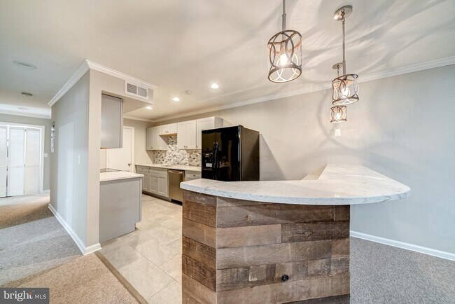 Foto del edificio - 8318 Kingsgate Rd