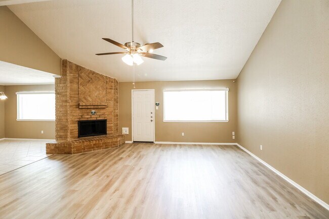 Foto del edificio - 2535 Goldspring Ln