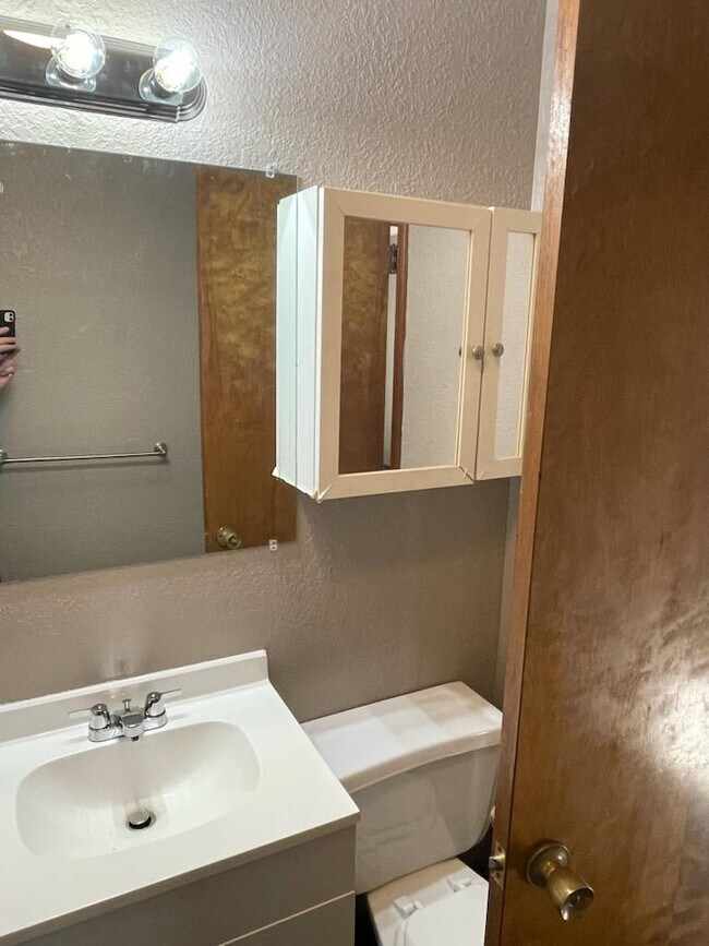 Foto del edificio - 21803 Peculiar Dr