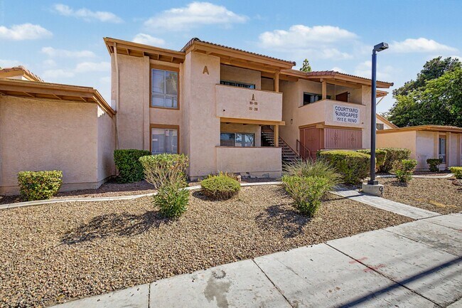 Foto del edificio - *2 WEEKS FREE RENT**HCVP considered*DOWNSTAIRS 1BD 1BA CONDO!