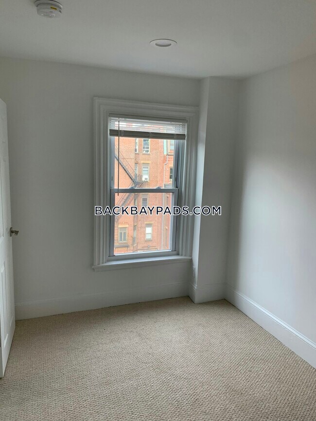 Building Photo - 223 Newbury St