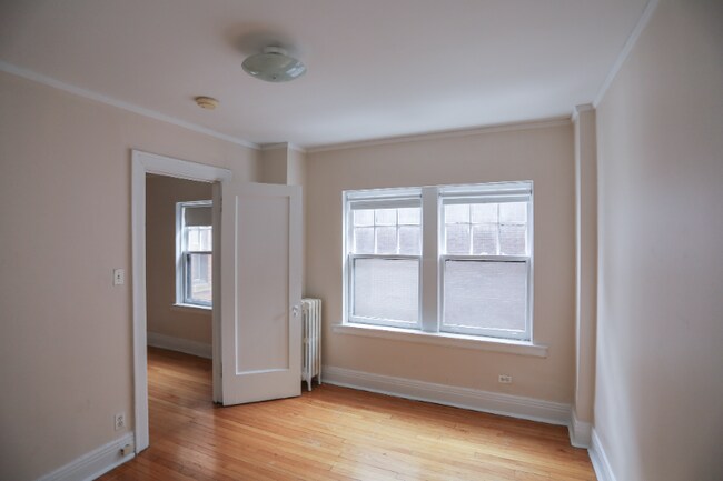 Foto del edificio - 735 W Junior Terrace