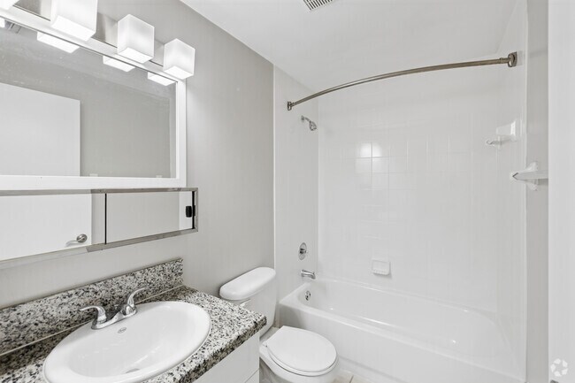 2BR, 2BA - 1180SF - Bathroom - The Emerson