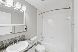 2BR, 2BA - 1180SF - Bathroom - The Emerson