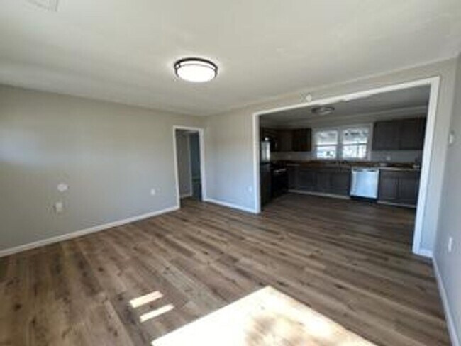 Building Photo - Beautifully remodeled 2 bedroom home