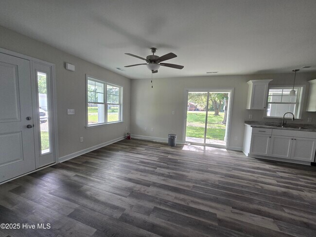 Building Photo - 408 Sam Millis Dr