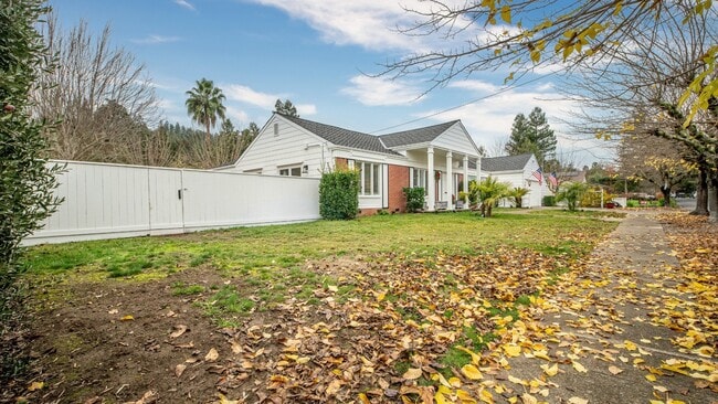 Foto del edificio - 1819 Cedar St