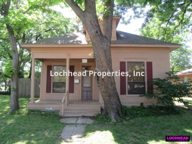 Building Photo - ADORABLE TWO BEDROOM HOME IN THE HEART OF ...