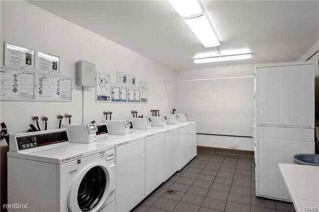 Building Photo - 2 br, 1 bath Condo - 1600 Ardmore Ave Unit...