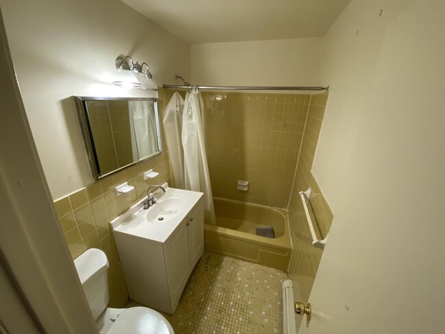 Foto del edificio - 3647 Johnson Ave