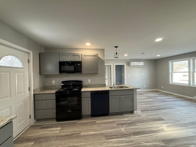 Building Photo - 1136 S Main St