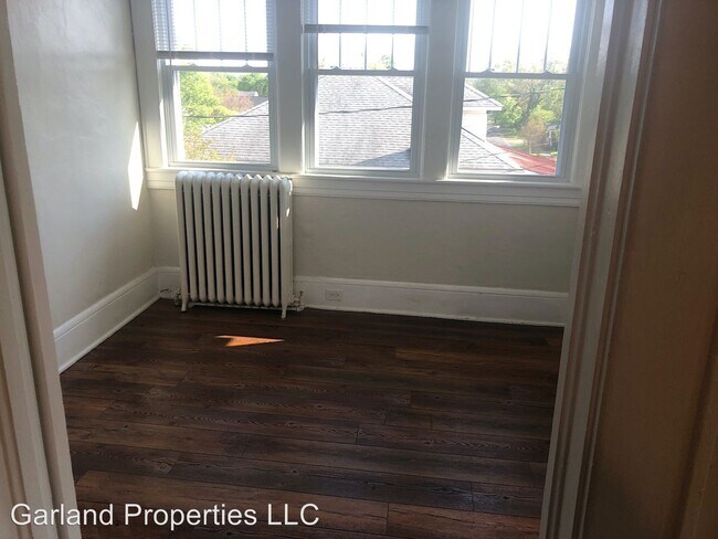 Building Photo - 2058 Memorial Ave SW
