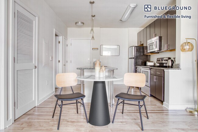 Foto del edificio - 360 H St NE