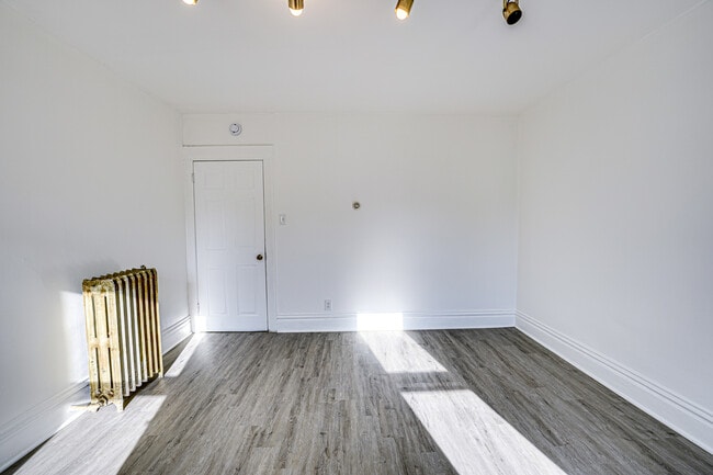 Building Photo - 523 Grand Ave