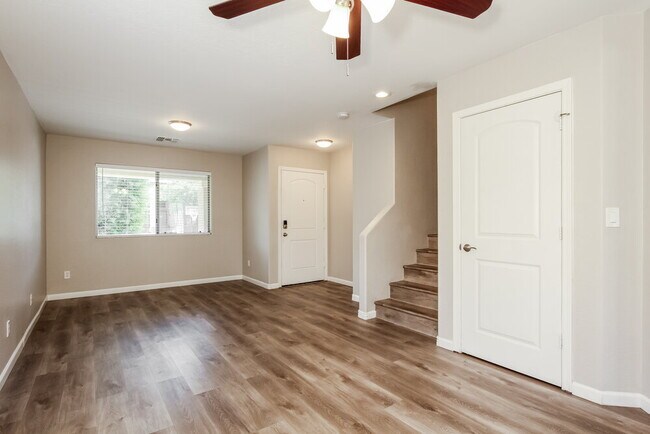 Foto del edificio - 10206 W Whyman Ave