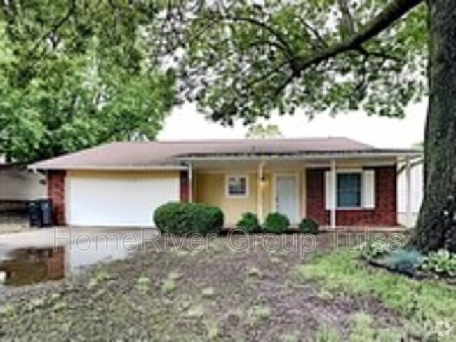 Building Photo - 7505 S Maple Ave