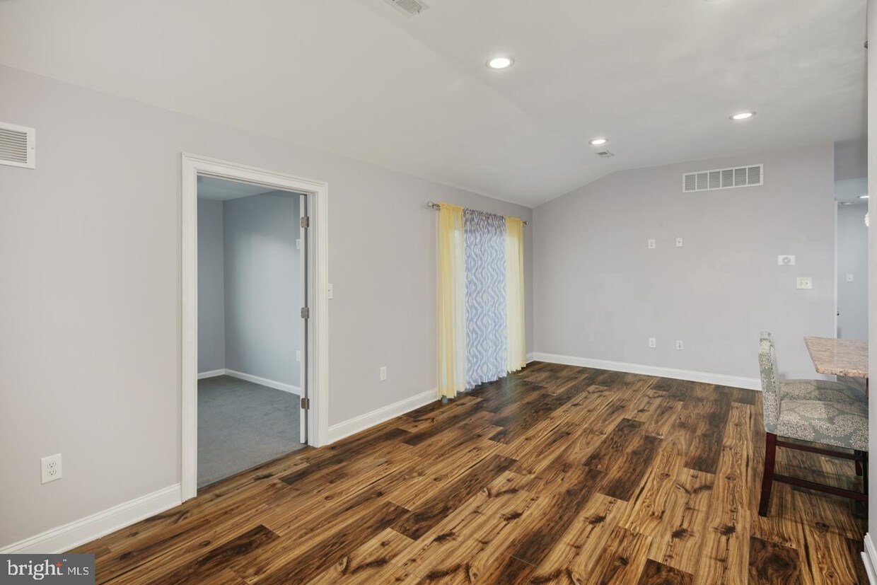 Primary Photo - 422 Thornridge Dr