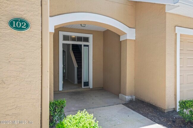Foto del edificio - 5260 Collins Rd