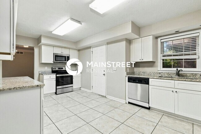 Foto del edificio - 3 Bedroom Pet-Friendly Home in Lithonia, GA with Main Street Renewal