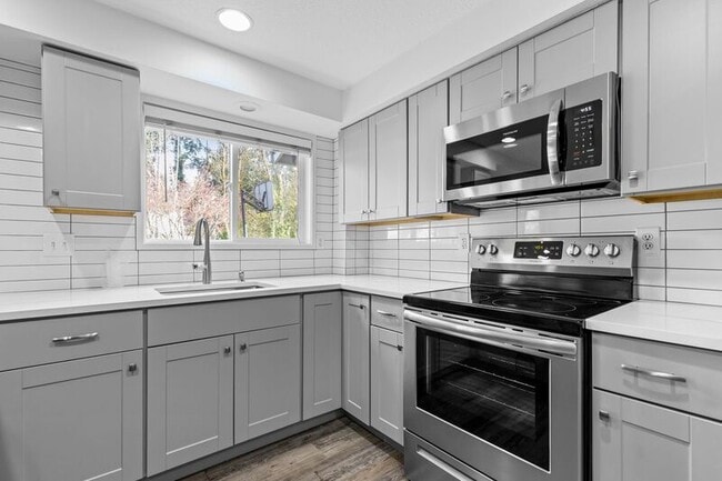 Building Photo - 16480 SW Gleneagle Dr