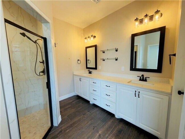 Foto del edificio - Move In ASAP! 4/3-Southside-Grange Park Subdivision