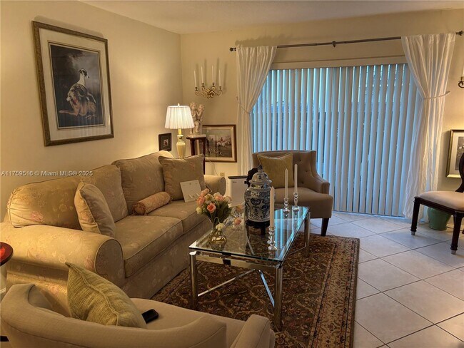 Foto del edificio - 10802 N Kendall Dr