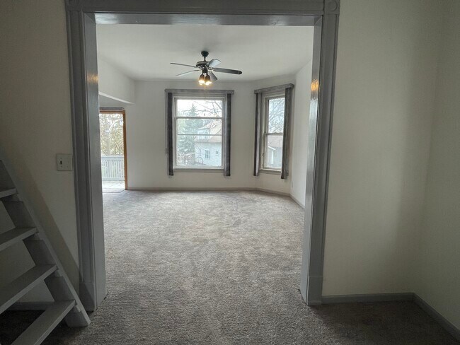 Building Photo - 544 E Linus St