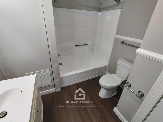 Building Photo - 412 N Lincoln Ave