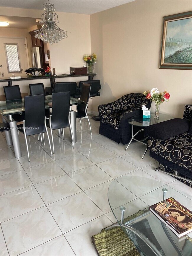 Foto del edificio - 3750 NE 169th St