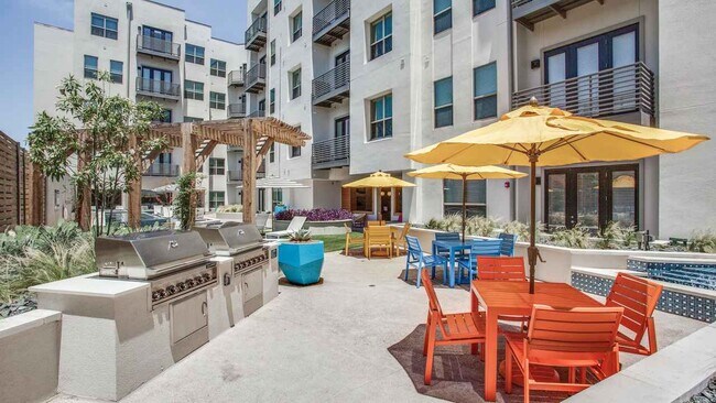 Building Photo - Pie in the sky, 2BR