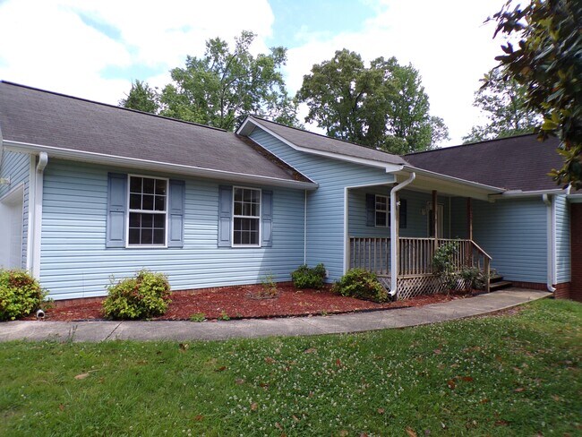 Building Photo - 1425 Hammerhill Rd