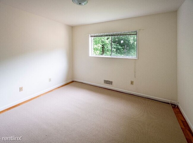 Building Photo - 10619 Montrose Ave