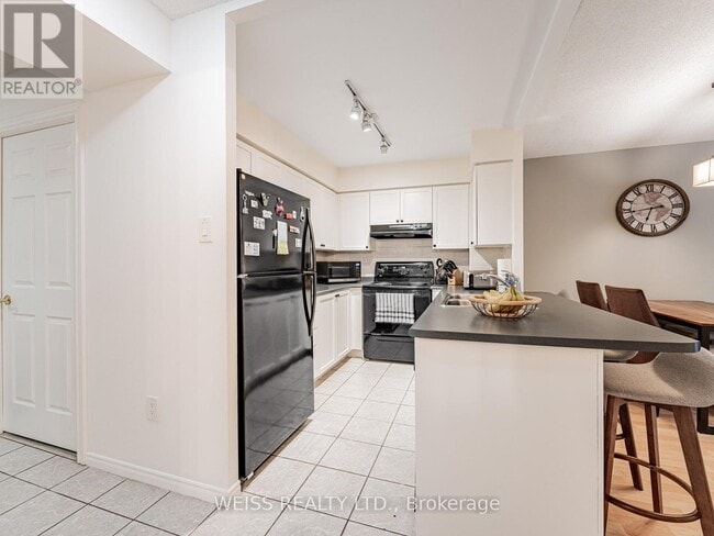 Building Photo - 300-300 Balliol St