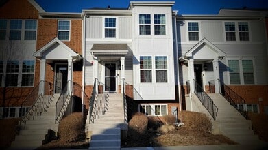 Building Photo - 45 Nicholas Dr W