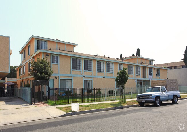 Foto principal - 12906 Doty Ave