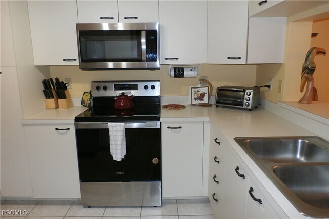 Foto del edificio - 12150 Kelly Sands Way