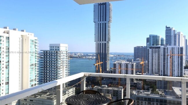 Foto del edificio - 600 NE 36th St