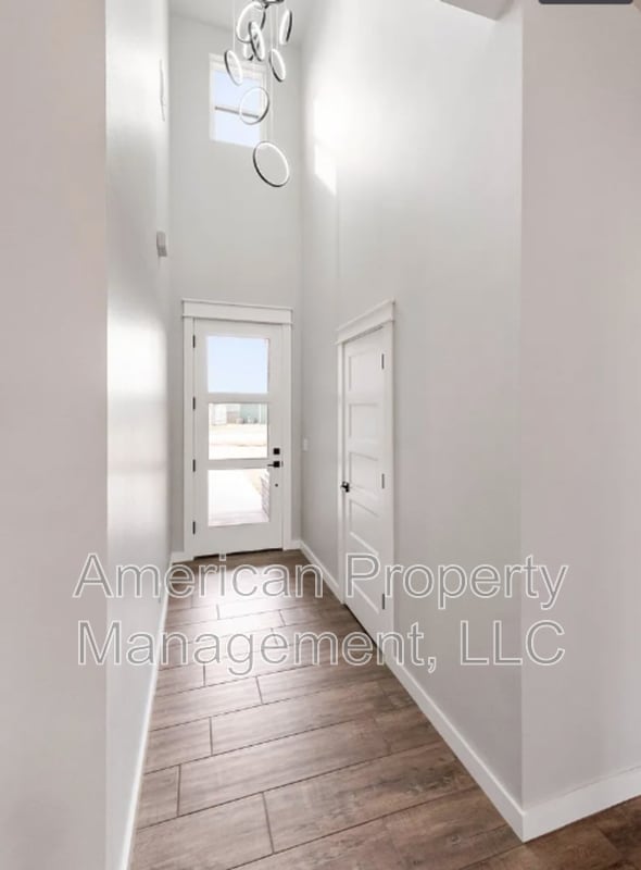 Building Photo - 311 N Choctaw Ave