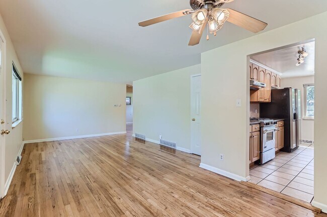 Foto del edificio - Beautiful Bungalow in Great Englewood Loca...