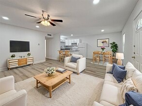 Building Photo - 1016 E Walker St