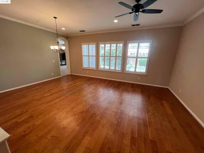 Foto del edificio - 613 Kenwood Dr