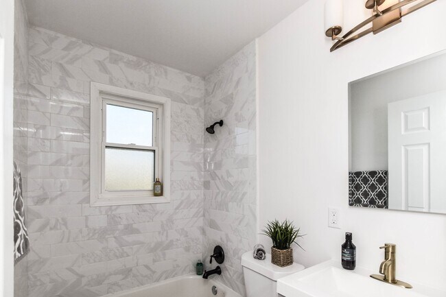 Building Photo - U. City - Beautiful Rehabbed home for rent