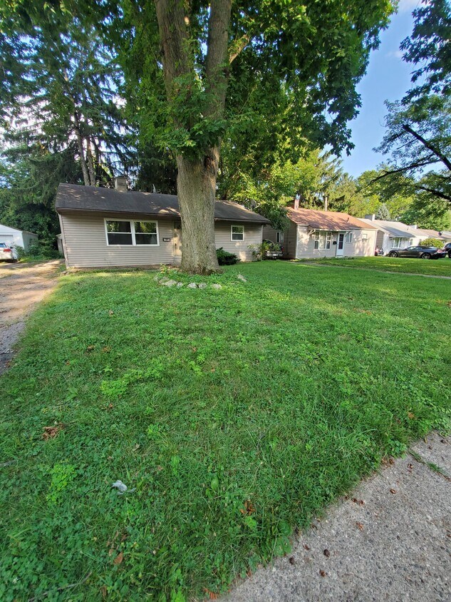 Primary Photo - 1034 S Hampton Rd