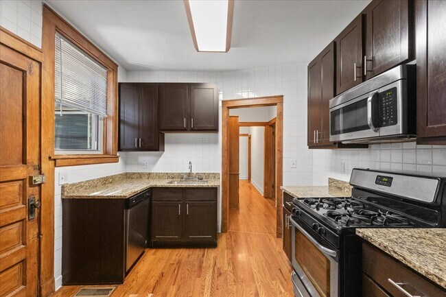 Foto del edificio - 3546 N Bosworth Ave