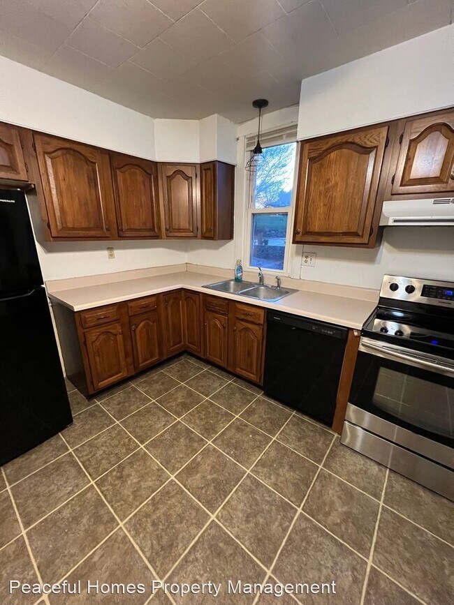 Building Photo - 3 br, 2 bath House - 2016 Main St