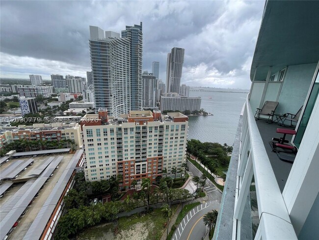 Building Photo - 1900 N Bayshore Dr