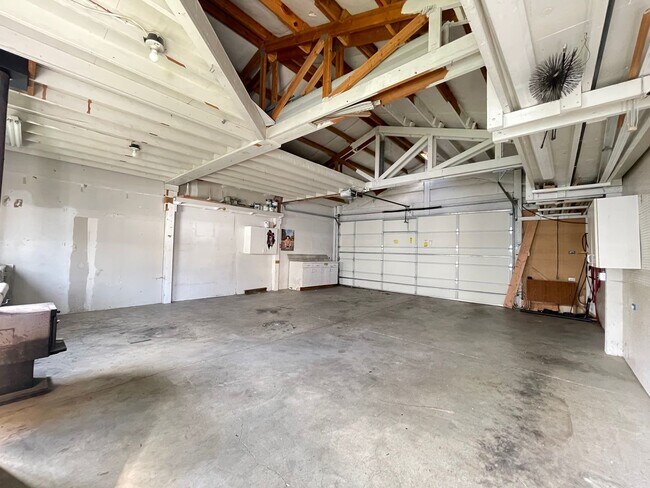 Foto del edificio - Northside 3 Bedroom Fenced with Huge Shop